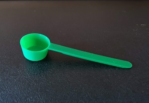 Odměrka na ječmen a chlorellu v prášku